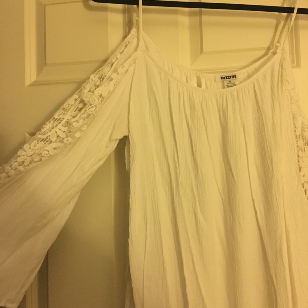 Open shoulder lace shirt
